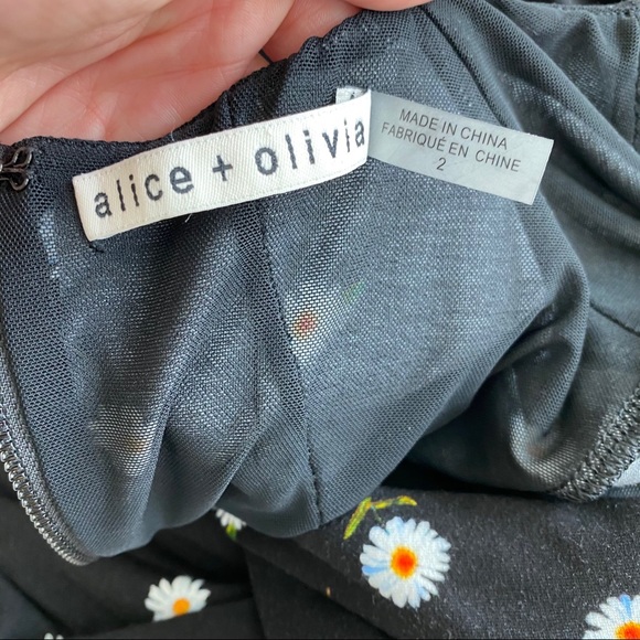 NEW Alice + Olivia Delora Daisy Print Fitted Dress - Picture 4 of 6